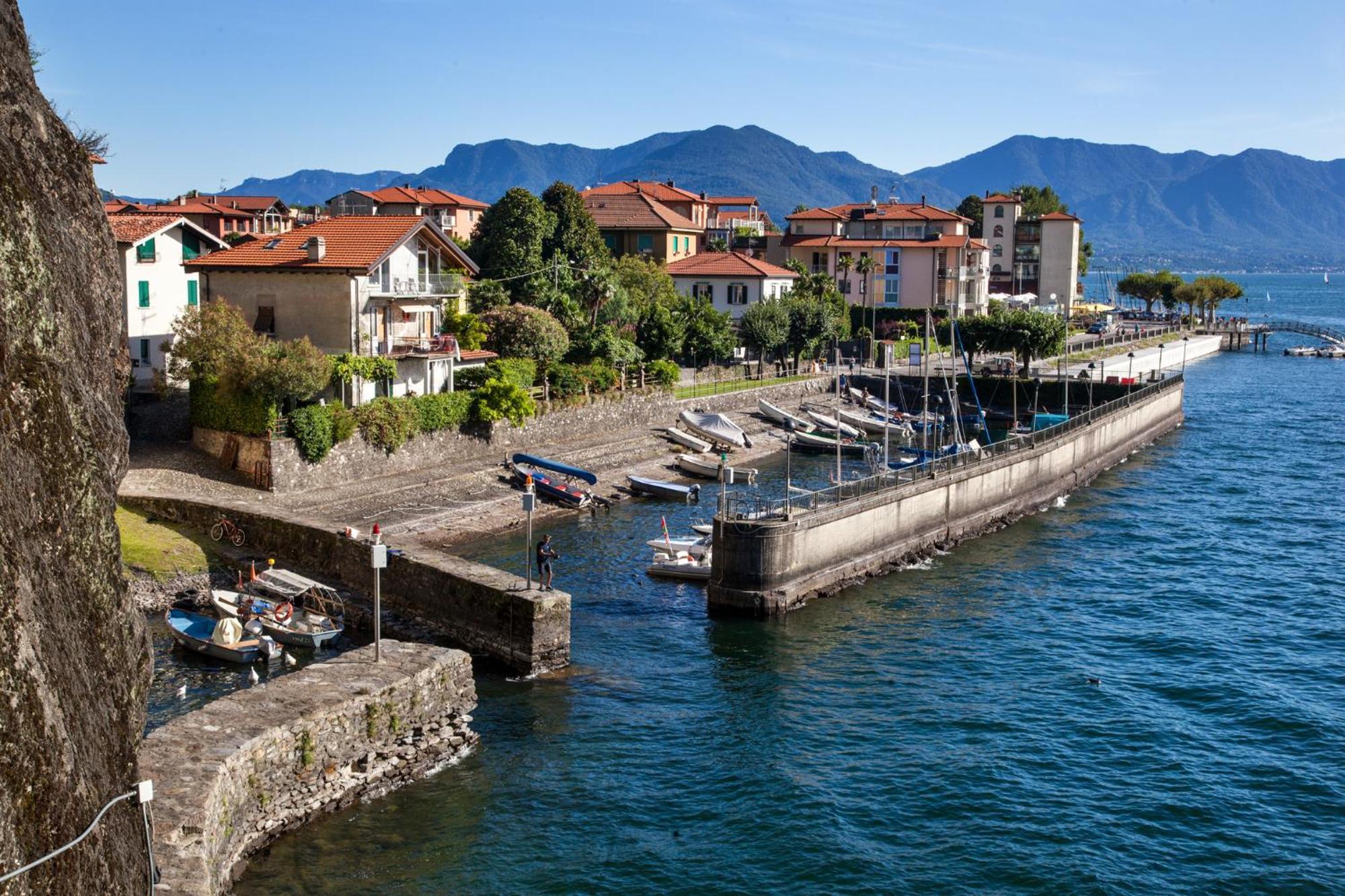 Casa Del Borgo "Aria & Acqua" Sul Lago Maggiore Maccagno Exterior photo